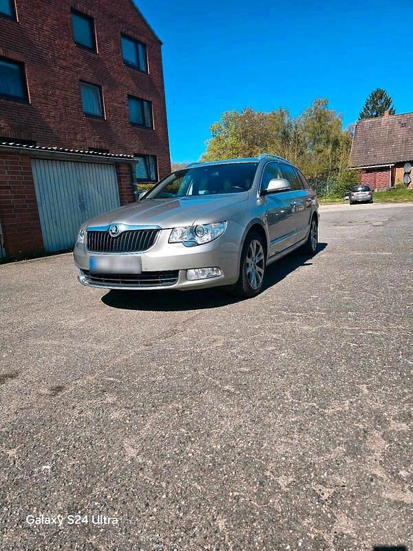 Używany Skoda Superb 140 KM (102 kW) 2012 Żółty Kombi