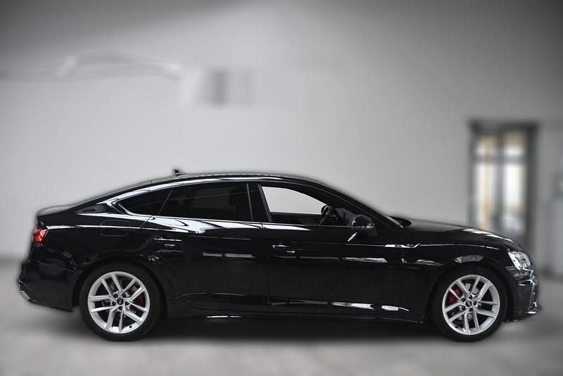Schwarz metallic Gebraucht 2024 Audi A5 Sportback S-Line Kleinwagen | 39.040 € (Guter Preis) - Bild 1/4