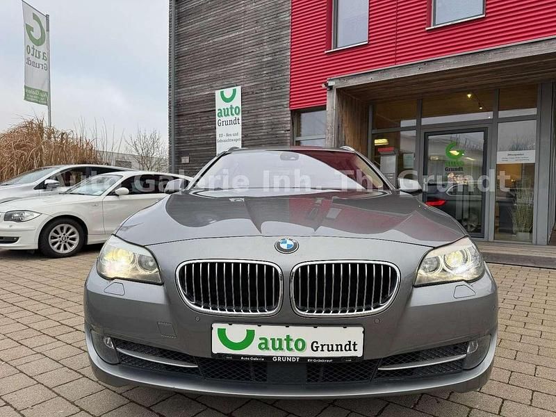 Gebraucht BMW 525 Sport Line 218 PS (160 kW) 2012 Grau Kombi