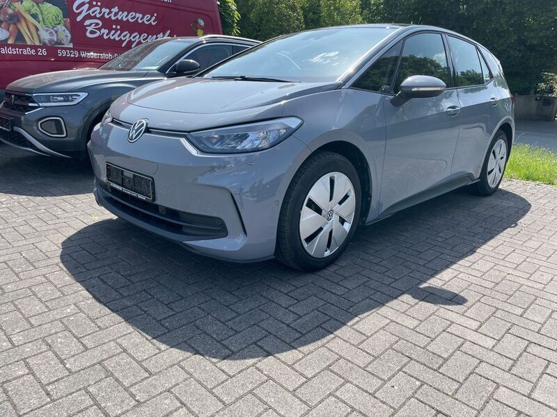 Grau Gebraucht 2024 VW ID.3 Pro Kleinwagen | 29.870 € (Fairer Preis) - Bild 1/4