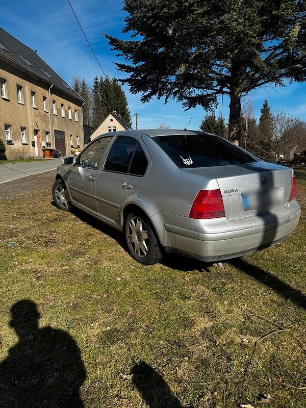 Second-hand VW Bora 150 CP (110 kW) 2003 Argintiu Berlinǎ