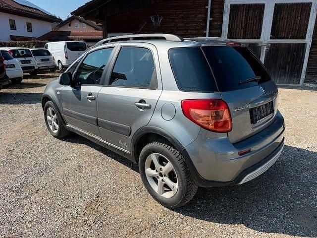 Usado Suzuki SX4 107 HP (78 kW) 2008 Cinzento Sedan