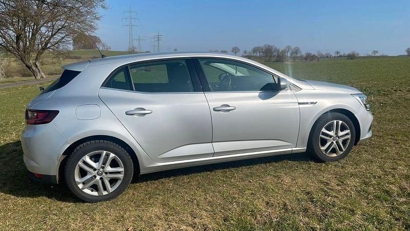 Gebraucht Renault Mégane IV Experience 101 PS (74 kW) 2016 Silber Limousine