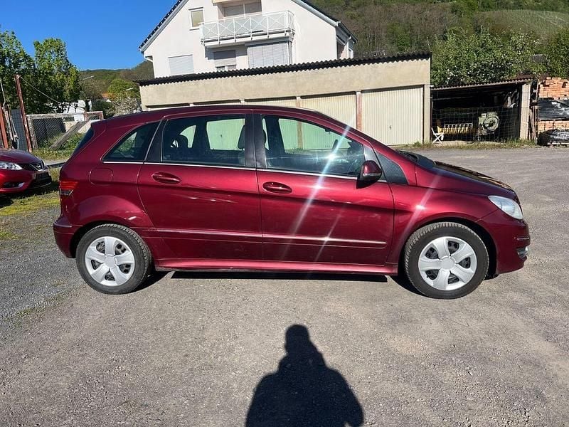 Gebraucht Mercedes B170 116 PS (85 kW) 2008 Rot Van / Kleinbus