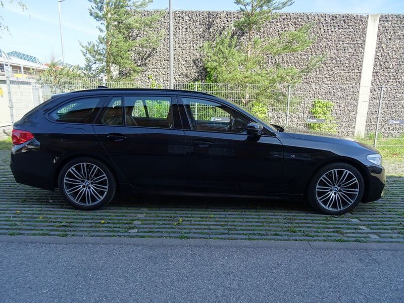 Gebraucht BMW 520 M Sport 190 PS (139 kW) 2020 Black sapphire metallic Kombi