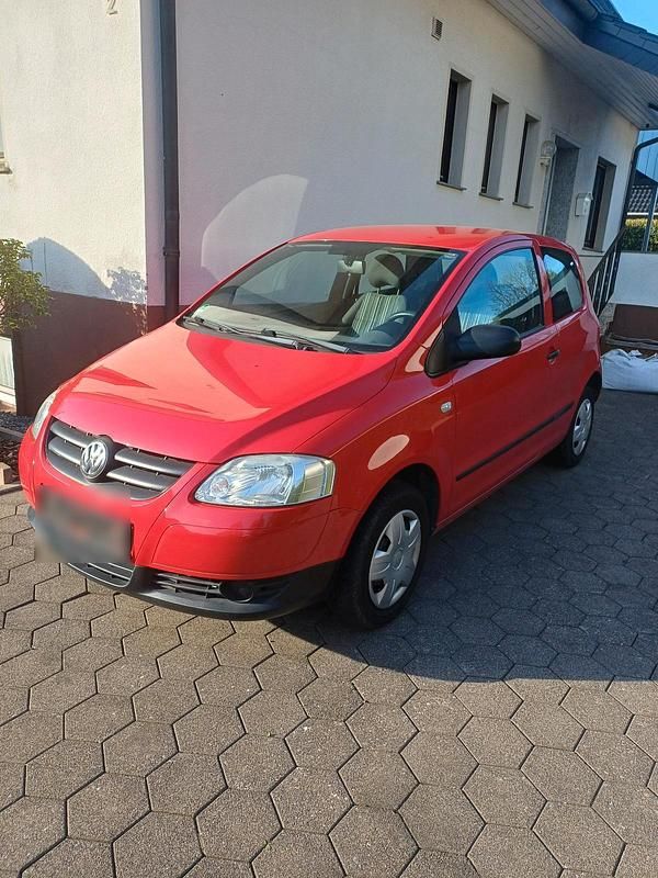 Second-hand VW Fox 54 CP (39 kW) 2005 Roșu Hatchback