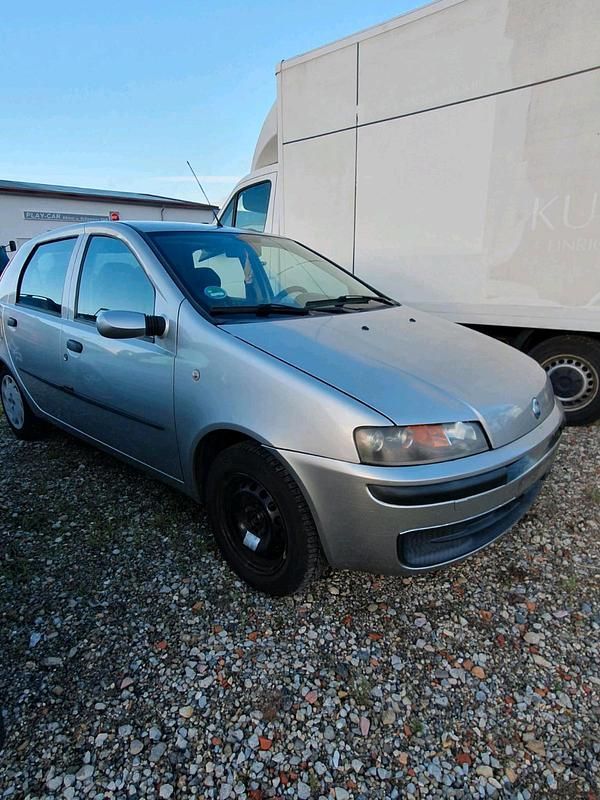 Grau Gebraucht 2002 Fiat Punto Kleinwagen | 400 € (Guter Preis) - Bild 1/4