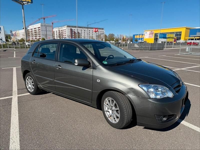 Używany Toyota Corolla 110 KM (80 kW) 2005 Szary Hatchback