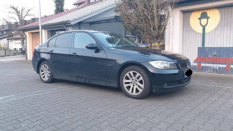 Gebraucht BMW 318 129 PS (94 kW) 2007 Schwarz Limousine