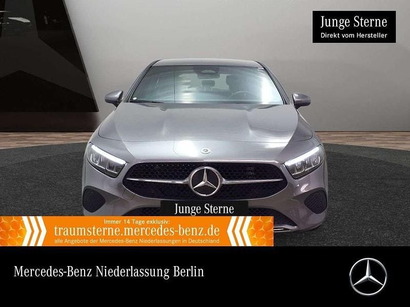 Grau Gebraucht 2024 Mercedes A200 Advanced Limousine | 26.990 € (Guter Preis) - Bild 1/3