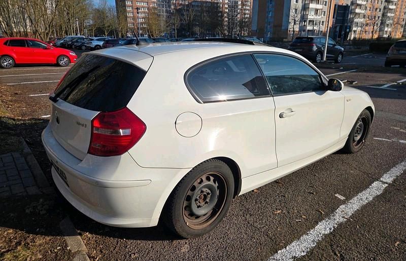Gebraucht BMW 118 143 PS (105 kW) 2007 Weiß Kleinwagen