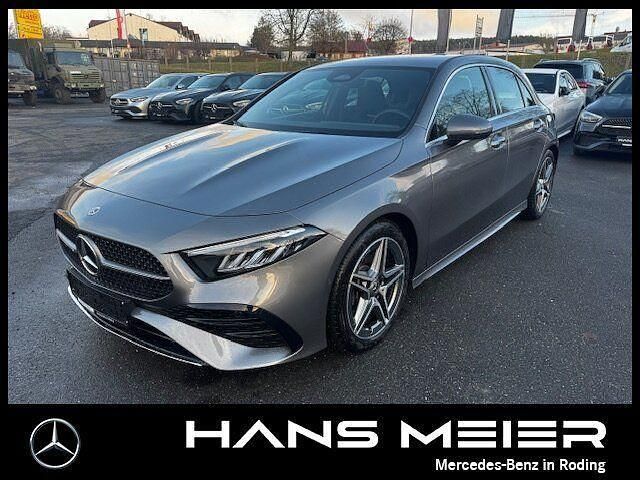 Grau Gebraucht 2023 Mercedes A250 Premium Limousine | 36.580 € (Guter Preis) - Bild 1/4