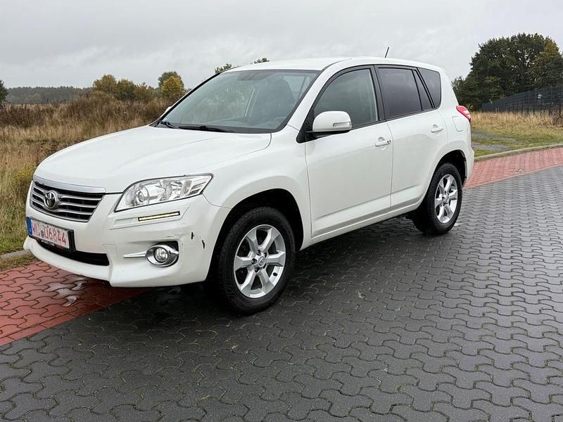 Weiß Gebraucht 2011 Toyota RAV4 Life SUV | 7.490 € (Fairer Preis) - Bild 1/4