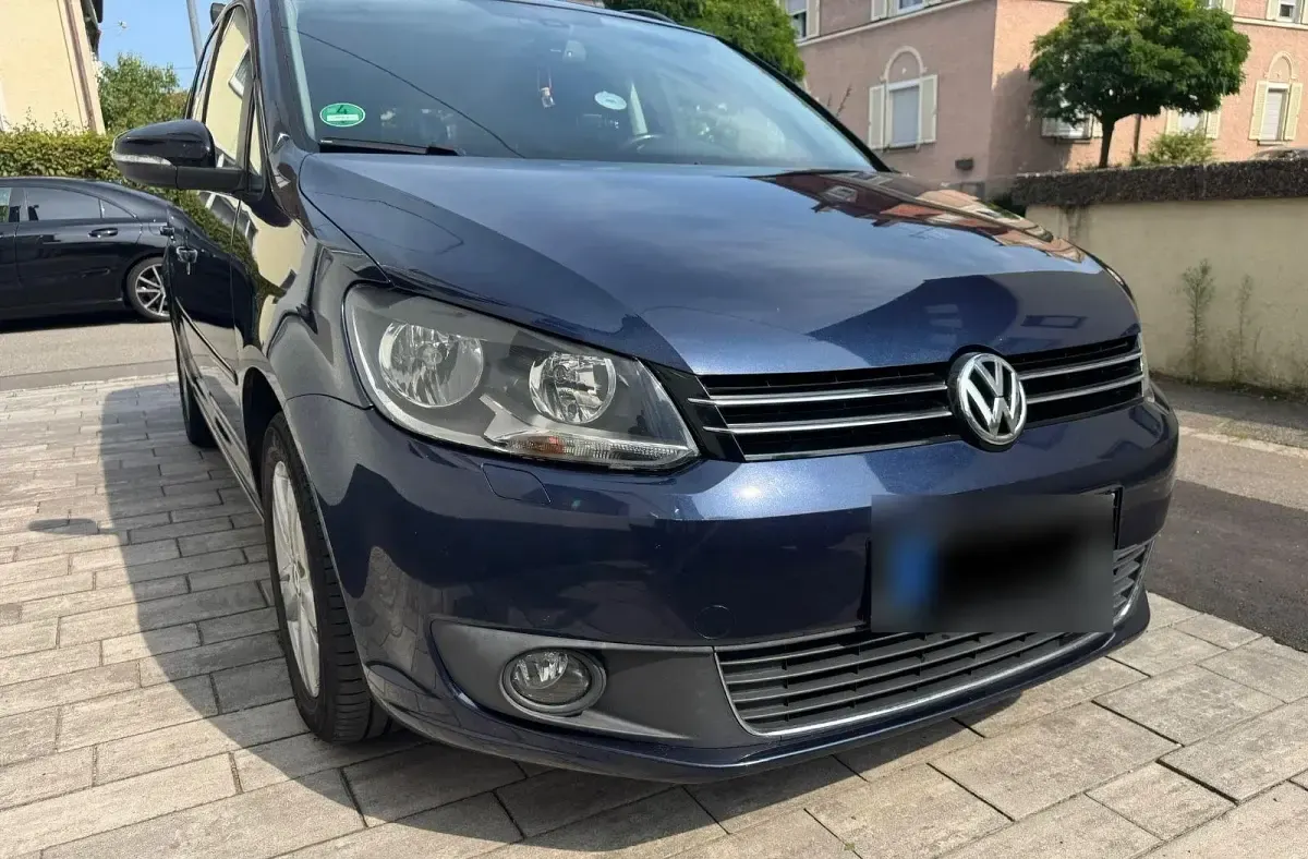 Używany VW Touran Match 105 KM (77 kW) 2012 Niebieski Minivan