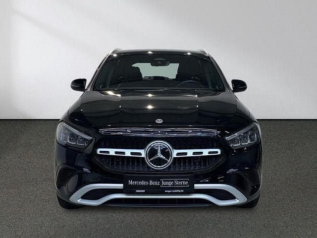 Unilack nachtschwarz Gebraucht 2023 Mercedes GLA200 SUV | 37.990 € (Fairer Preis) - Bild 1/4