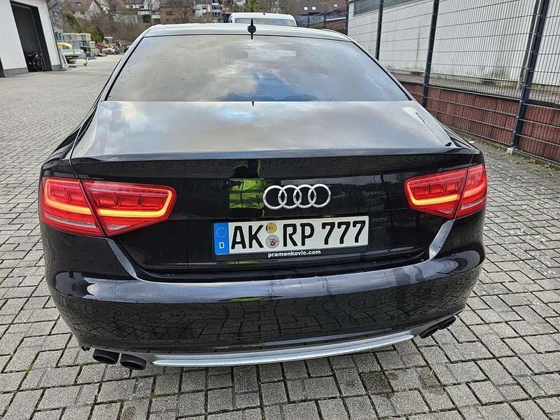 Second-hand Audi S8 Ambiente 519 CP (381 kW) 2012 Negru Berlinǎ