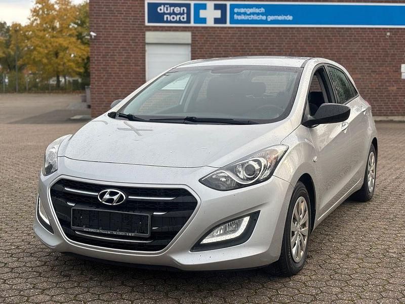 Silber Gebraucht 2015 Hyundai i30 Limousine | 7.900 € (Fairer Preis) - Bild 1/4