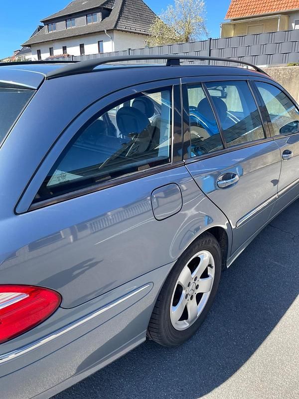Używany Mercedes E280 177 KM (130 kW) 2005 Niebieski Kombi