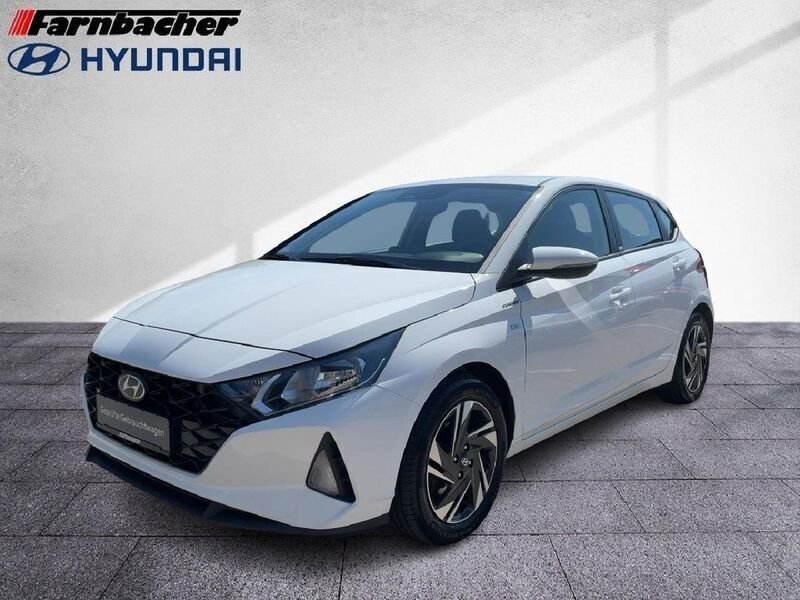 Weiß Gebraucht 2021 Hyundai i20 Intro Edition Limousine | 15.890 € (Etwas zu teuer) - Bild 1/4