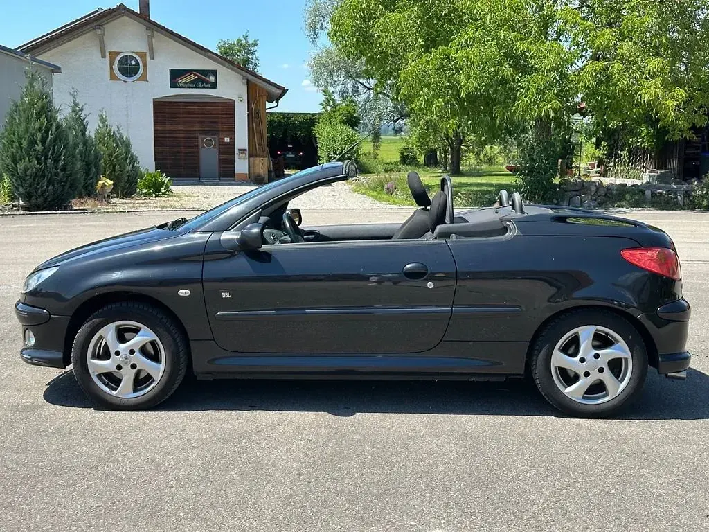 Gebraucht Peugeot 206 CC 109 PS (80 kW) 2006 Schwarz Cabrio
