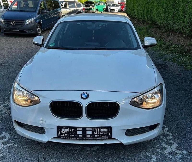 Weiß Gebraucht 2012 BMW 114 Advantage Kleinwagen | 4.900 € (Superpreis) - Bild 1/4