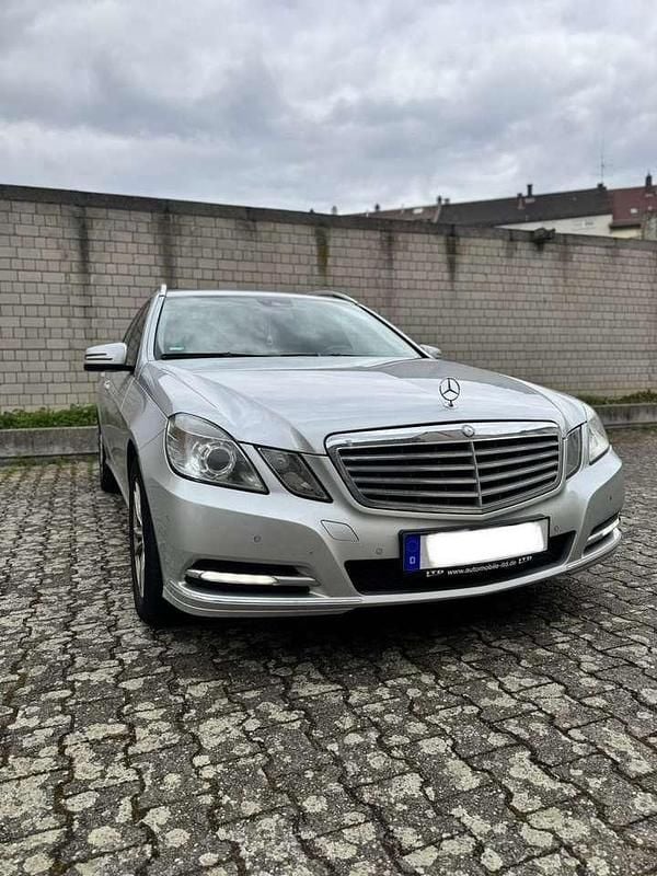 Gebraucht Mercedes E220 Elegance 170 PS (125 kW) 2012 Grau Kombi
