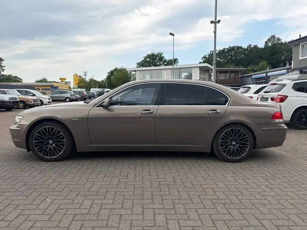 Gebraucht BMW 740L 306 PS (225 kW) 2006 Silber Limousine