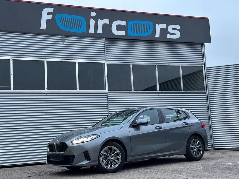 Grau Gebraucht 2024 BMW 120 Kleinwagen | 26.777 € (Superpreis) - Bild 1/4