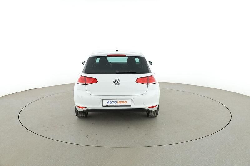 Gebraucht VW Golf VII LOUNGE 86 PS (63 kW) 2015 Weiß Limousine