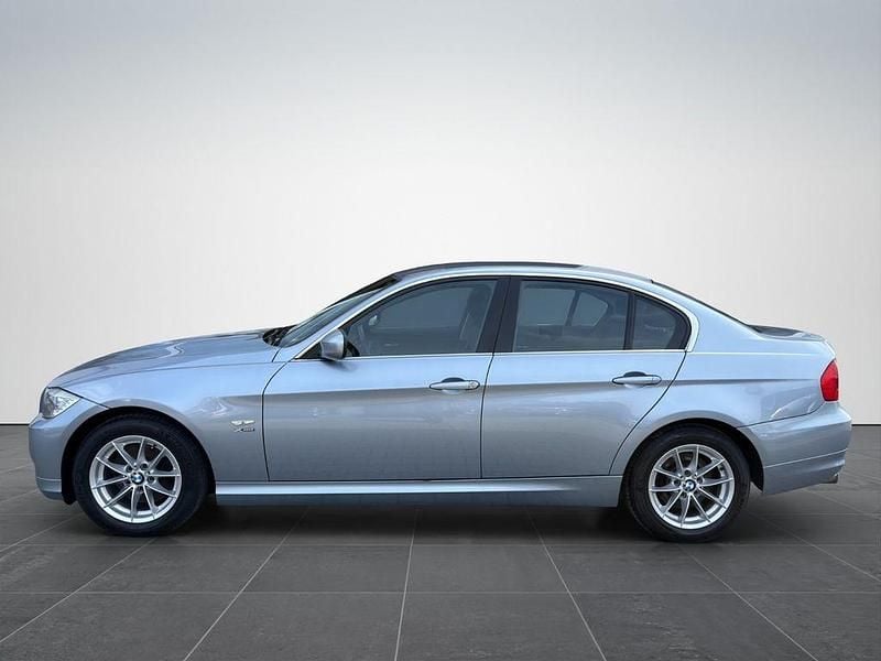 Gebraucht BMW 325 218 PS (160 kW) 2011 Blau Limousine