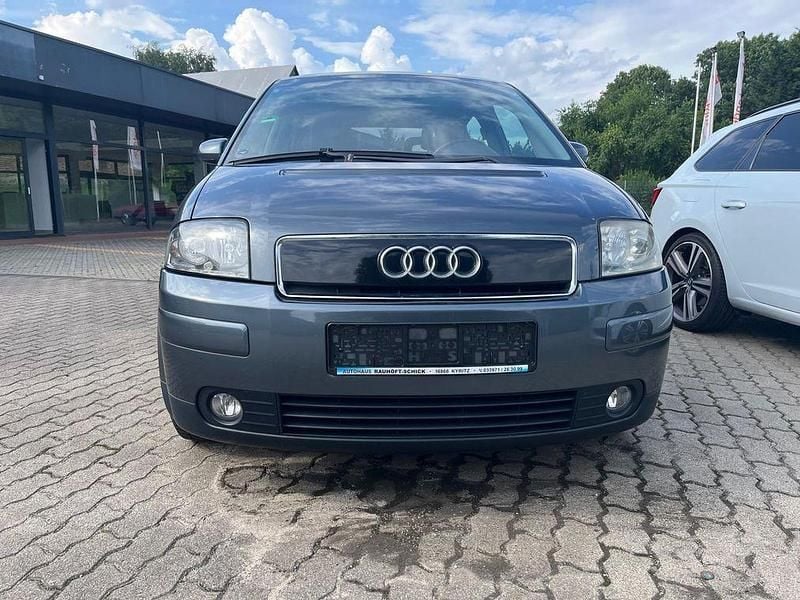Grau Gebraucht 2005 Audi A2 Kleinwagen | 3.850 € (Fairer Preis) - Bild 1/4