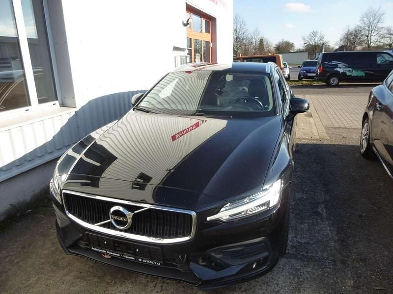 Black stone Gebraucht 2019 Volvo V60 Momentum Kombi | 22.100 € (Guter Preis) - Bild 1/4