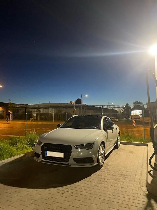 Grau Gebraucht 2016 Audi A7 Sportback Comfort Kleinwagen | 20.950 € (Fairer Preis) - Bild 1/4
