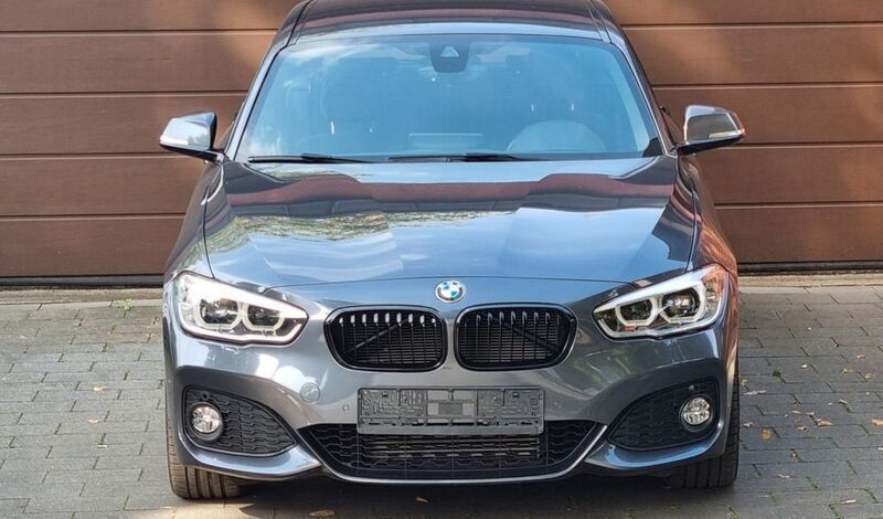 Grau Gebraucht 2016 BMW 120 M Sport Kleinwagen | 16.490 € (Guter Preis) - Bild 1/4