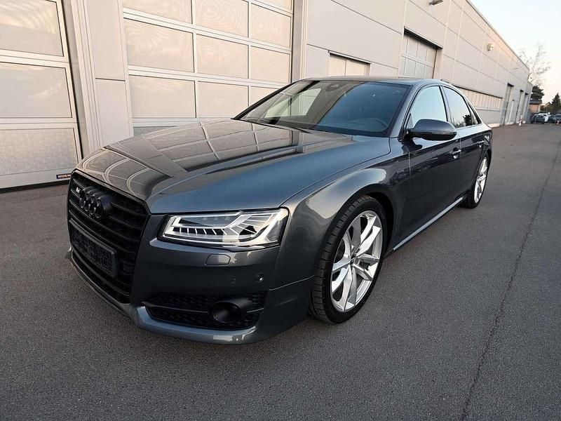 Daytonagrau perleffekt Gebraucht 2017 Audi S8 plus Sport Limousine | 42.911 € (Superpreis) - Bild 1/4