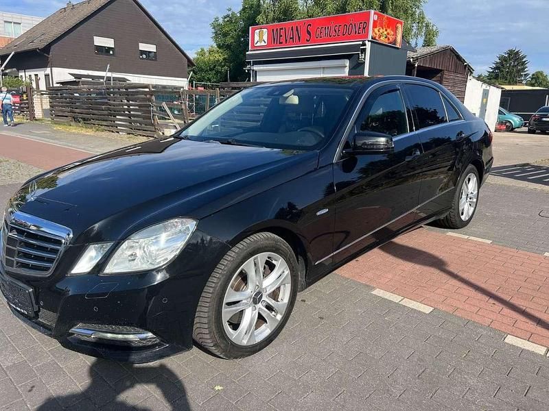 Gebraucht Mercedes E350 265 PS (194 kW) 2011 Schwarz Limousine