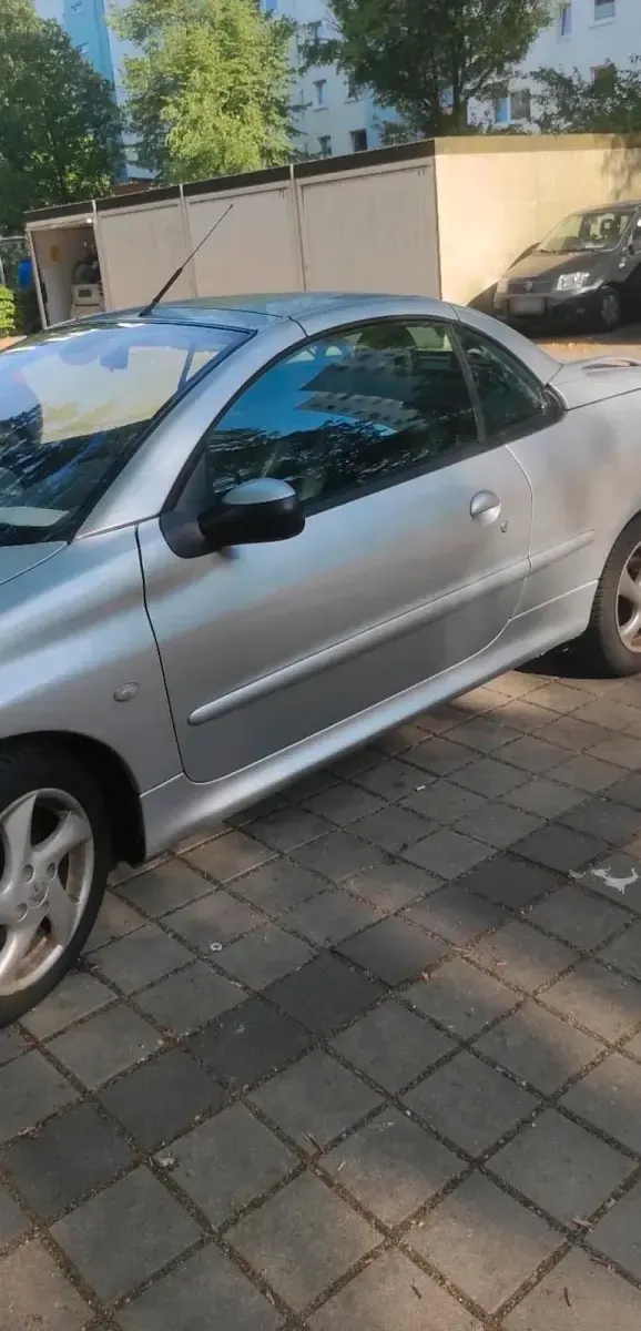 Gebraucht Peugeot 206 CC 109 PS (80 kW) 2004 Grau Cabrio