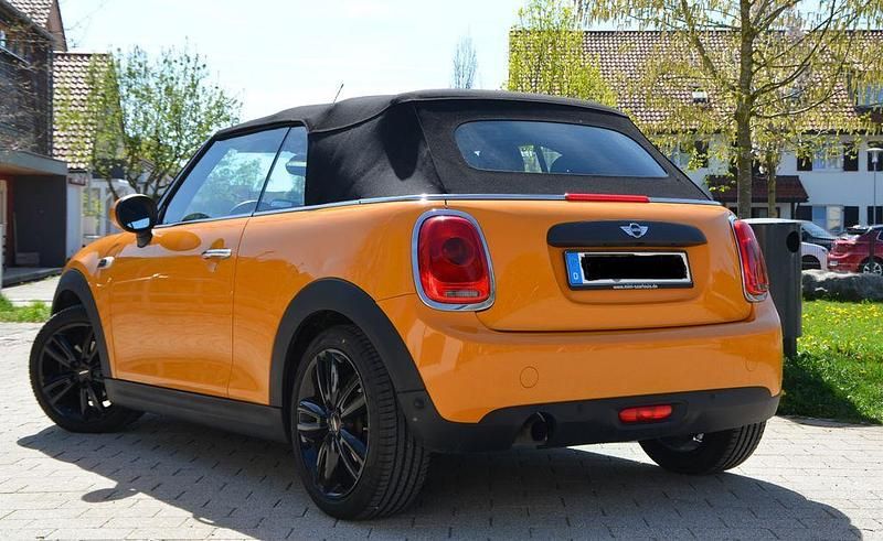 Second-hand Mini One Cabriolet 102 CP (75 kW) 2017 Portocaliu Cabrio