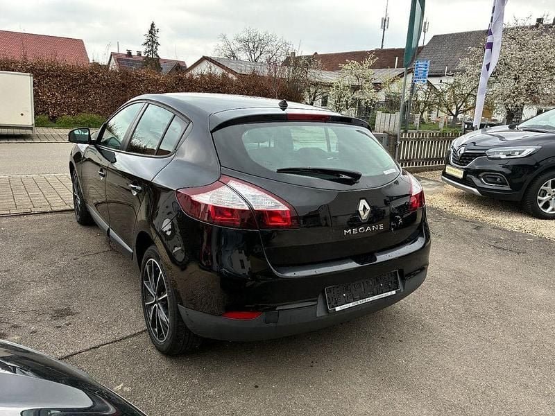 Gebraucht Renault Mégane Authentique 110 PS (80 kW) 2015 Schwarz Limousine