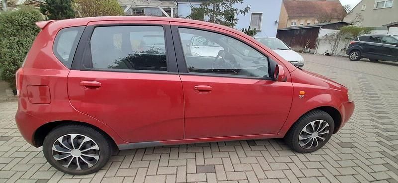 Gebraucht Chevrolet Kalos 94 PS (69 kW) 2005 Rot Kleinwagen