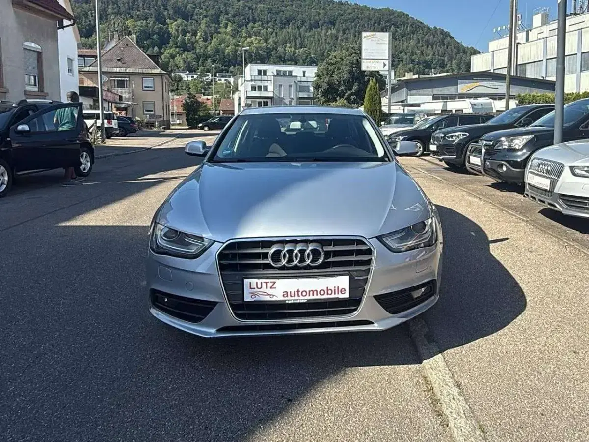 Gebraucht Audi A4 Attraction 150 PS (110 kW) 2015 Florettsilber metallic Limousine