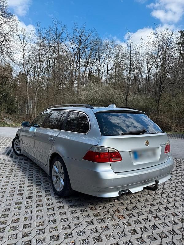 Gebraucht BMW 525 177 PS (130 kW) 2005 Silber Kombi