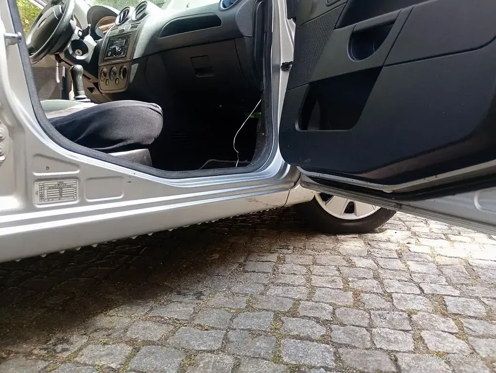 Gebraucht Ford Fiesta 80 PS (58 kW) 2007 Silber Kleinwagen