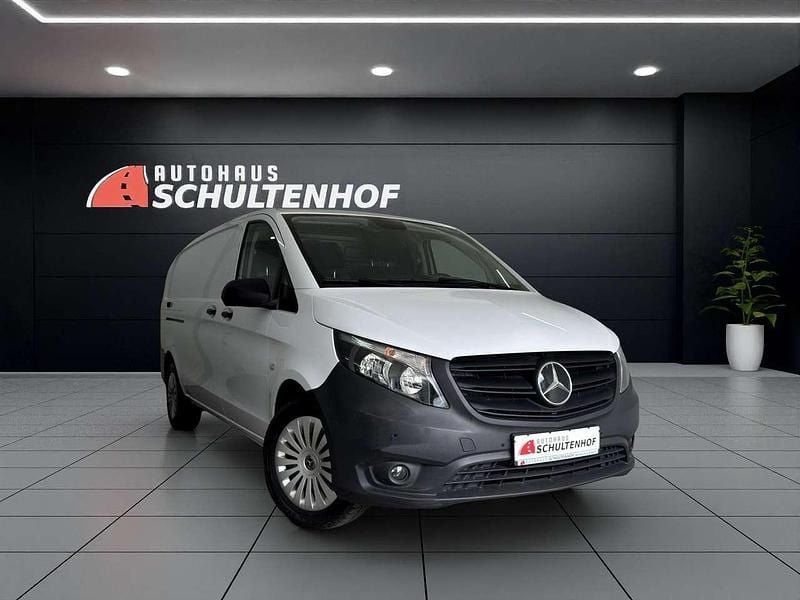 Weiß Gebraucht 2023 Mercedes Vito Van / Kleinbus | 29.999 € (Superpreis) - Bild 1/4