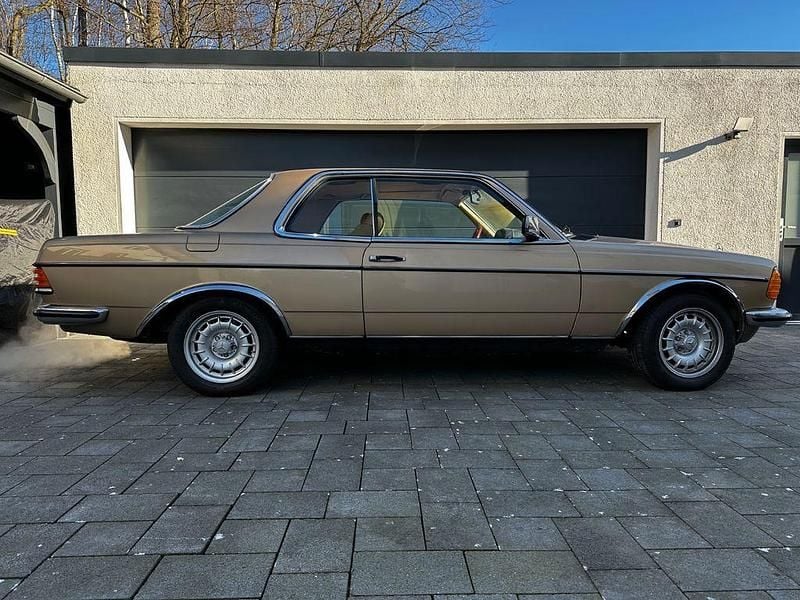 Gebraucht Mercedes 280 186 PS (136 kW) 1984 Gold Coupé