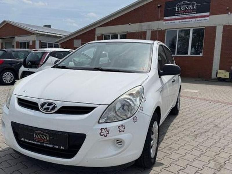 Weiß Gebraucht 2009 Hyundai i20 Classic Limousine | 2.599 € (Fairer Preis) - Bild 1/4