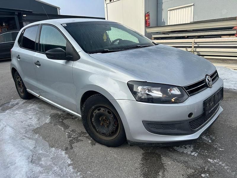 Silber Gebraucht 2010 VW Polo Trendline Limousine | 2.450 € (Superpreis) - Bild 1/4