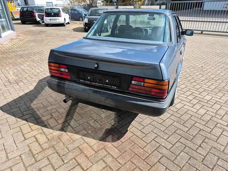 Gebraucht Ford Orion 90 PS (66 kW) 1988 Grau Limousine