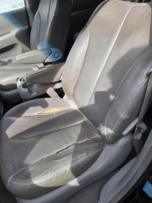 Gebraucht Kia Carnival EX 185 PS (136 kW) 2007 Schwarz Van / Kleinbus