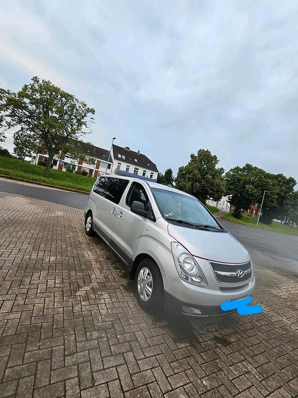 Grau Gebraucht 2009 Hyundai H-1 Van / Kleinbus | 9.750 € (Teuer) - Bild 1/4